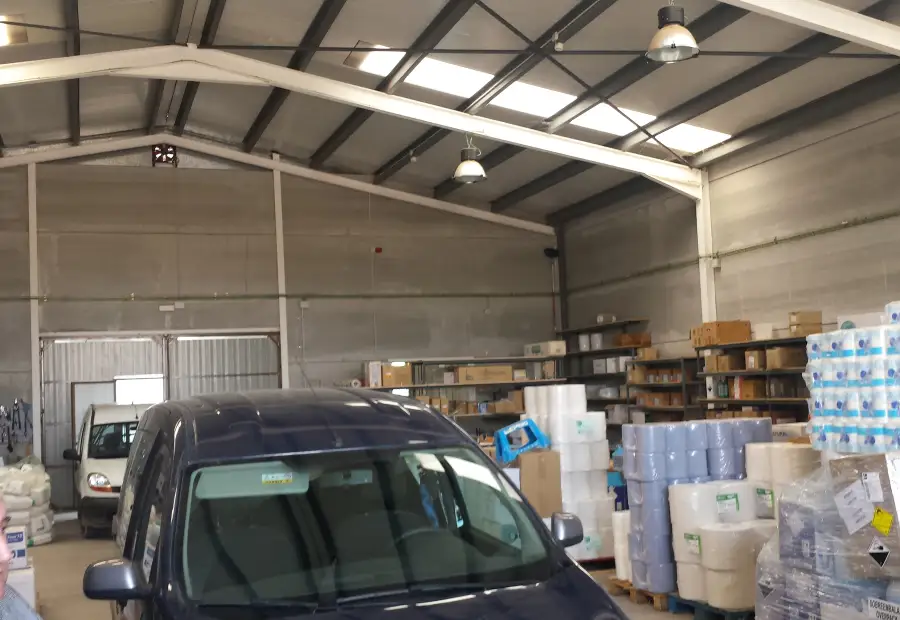 Venta de nave industrial en Poligono de Manzanares de 350 metros cuadrados en Manzanares