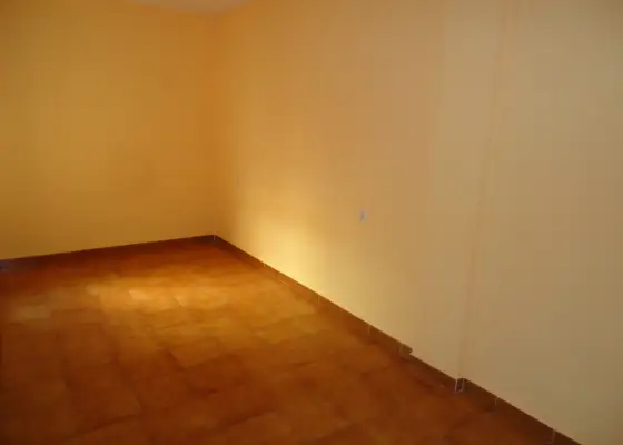 Venta de piso de tres dormitorios cercano al centro en Manzanares