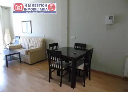 Venta en rentabilidad. Se vende apartamento de un dormitorio con garaje y trastero ubicada junto a Plaza del Arenal. Vivienda actualmente arrendada en Alcázar de San Juan
